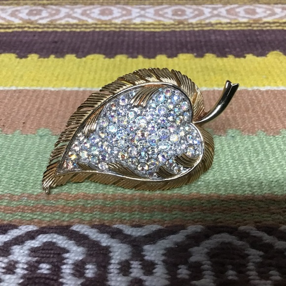 Crown Trifari 1956 AB Rhinestone Pave Leaf Brooch Gold Plate Nice Condition Rare - Picture 5 of 5